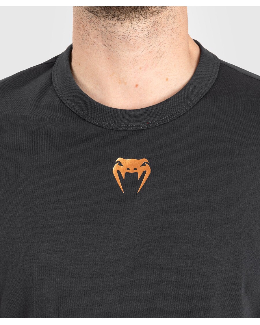 تي شيرت UFC Adrenaline By Venum Fight Week للرجال بأكمام قصيرة - رمادي فحمي