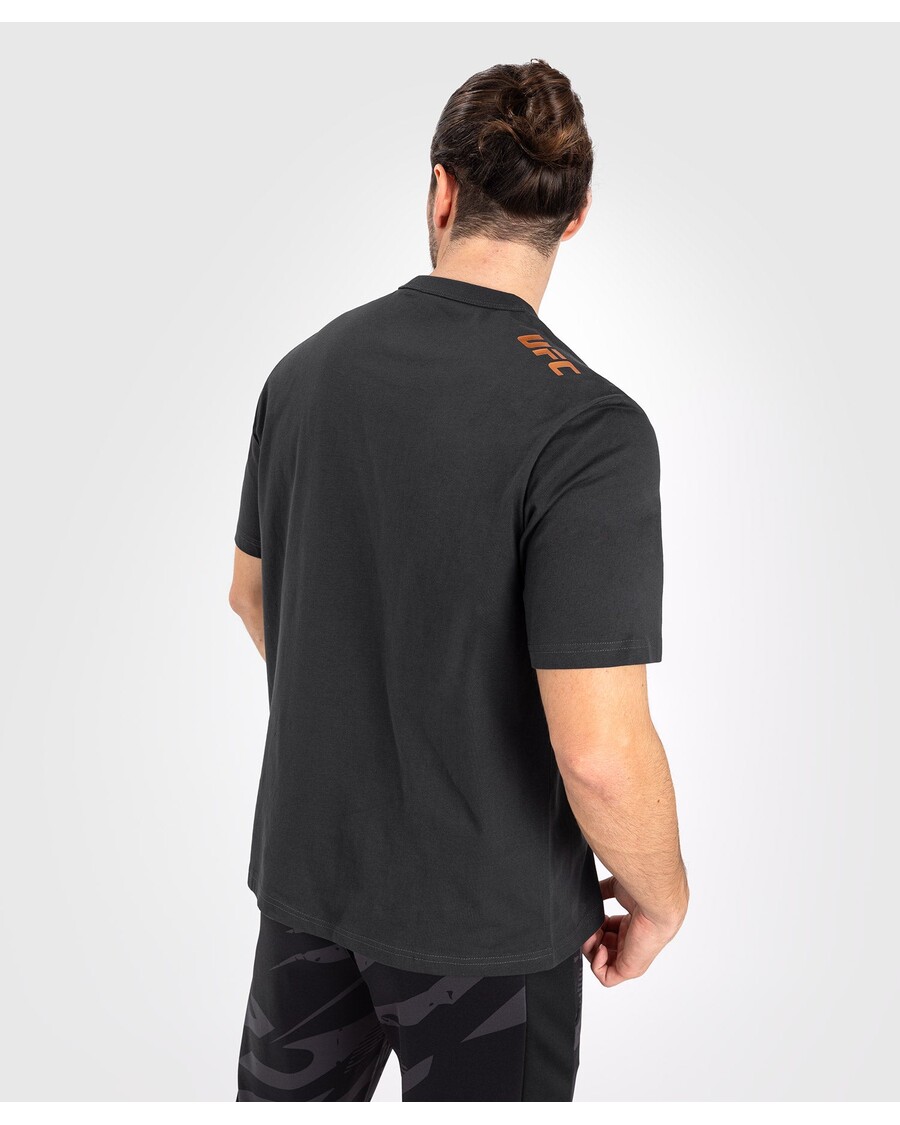 تي شيرت UFC Adrenaline By Venum Fight Week للرجال بأكمام قصيرة - رمادي فحمي
