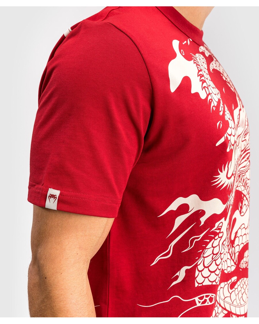 חולצת טי לגברים של Venum Dragon’s Flight - אדום דובדבן/לבן שמנת