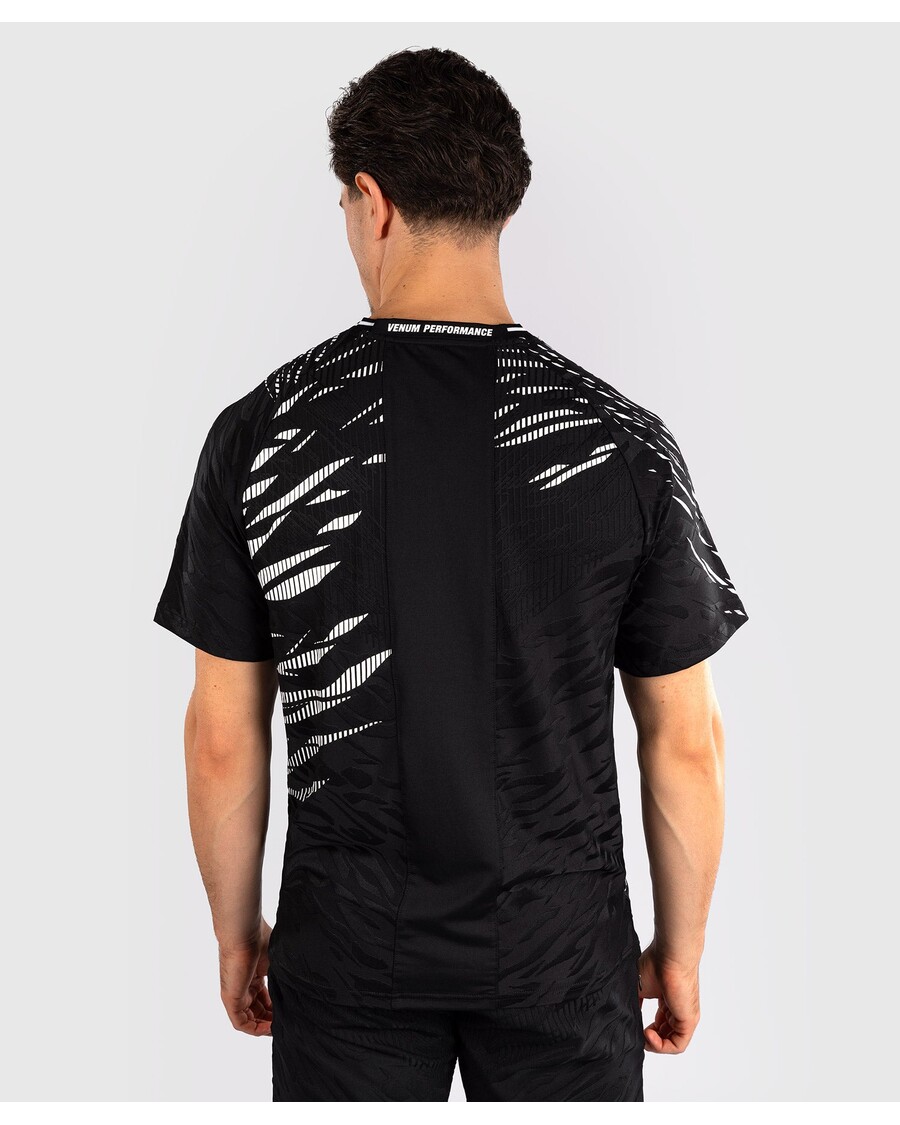Ufc Fusion By Venum Isikupärastatud Autentne Võitlusõhtu Meeste Väljasõidusärk - Must