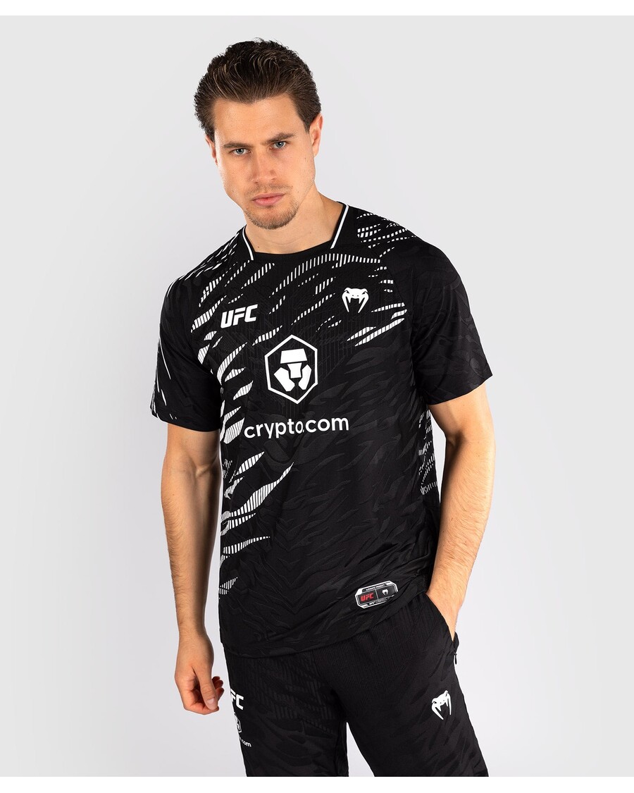 Ufc Fusion By Venum Isikupärastatud Autentne Võitlusõhtu Meeste Väljasõidusärk - Must