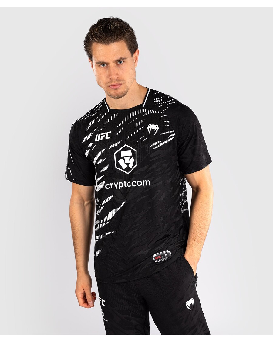 Ufc Fusion By Venum Isikupärastatud Autentne Võitlusõhtu Meeste Väljasõidusärk - Must