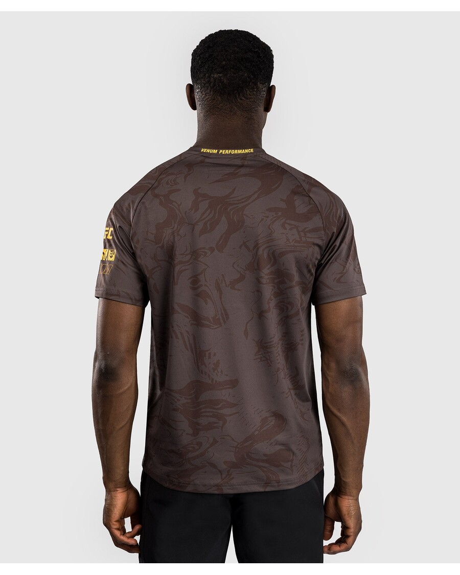 Ufc Fusion By Venum Fight Week חולצת טריקו לגברים יבשה-טק - חום אדמה