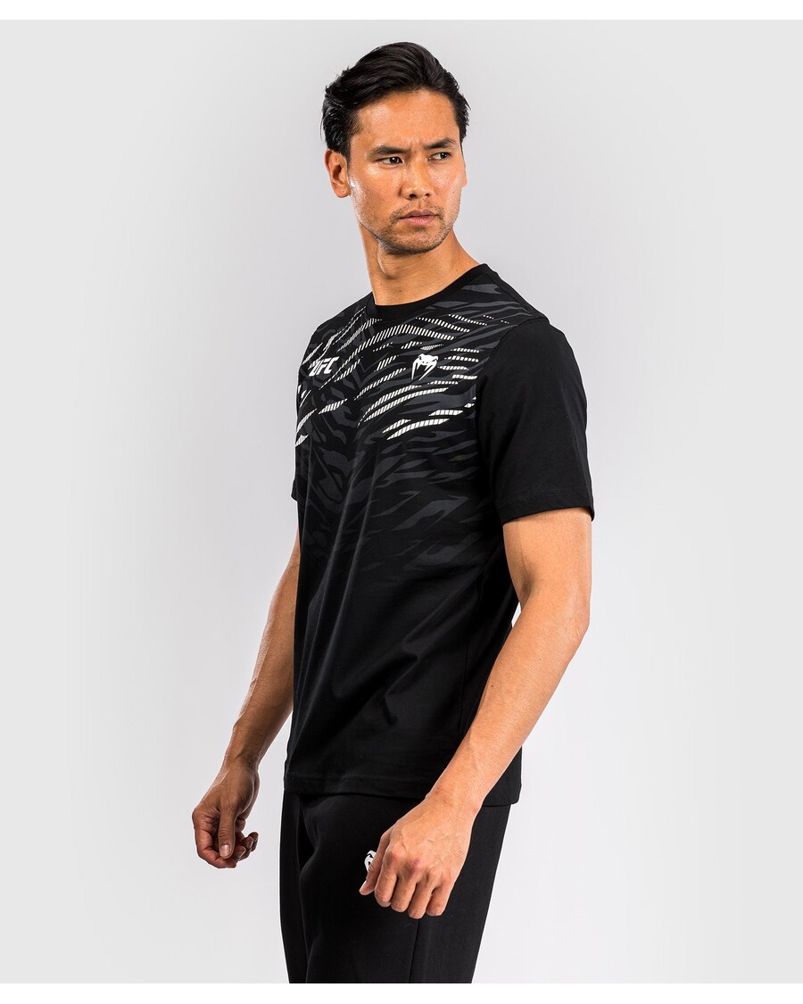Ufc Fusion By Venum Meeste Lühikeste Varrukatega T-särk Replica - Must