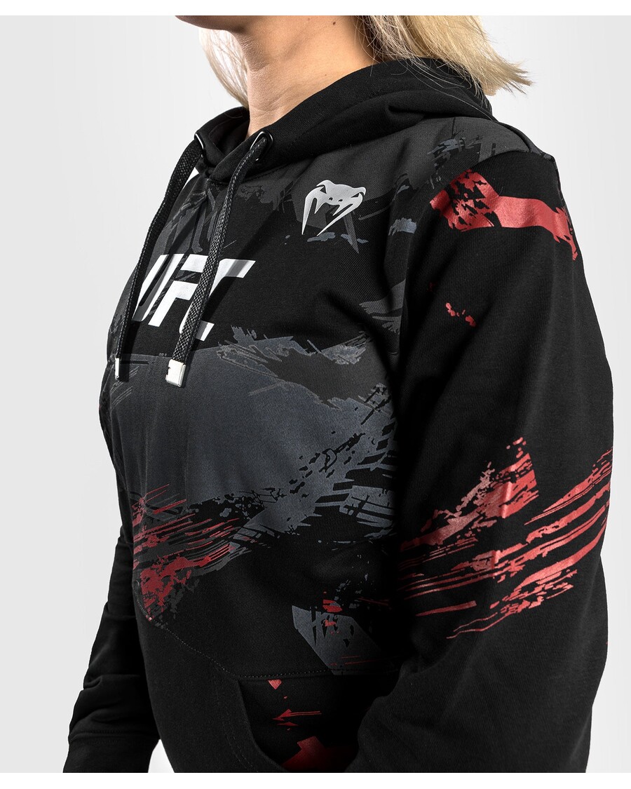Ufc Venum Authentic Fight Week 2.0 קפוצ'ון סוודר לנשים - שחור/אדום