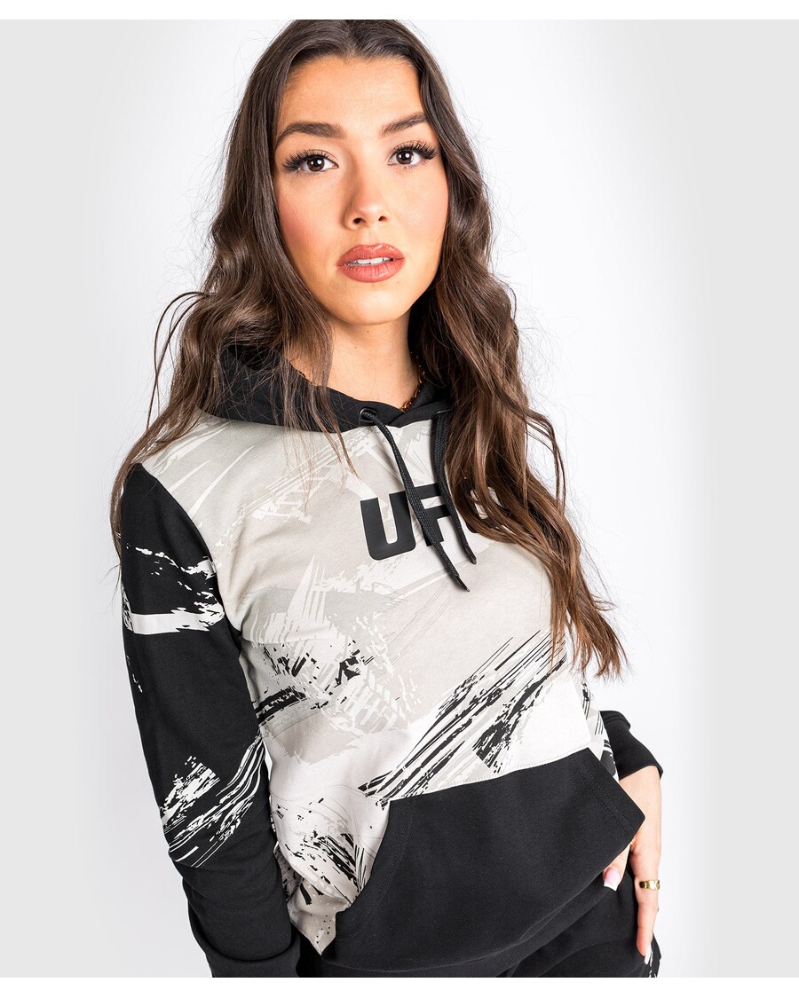 سترة بغطاء للرأس للسيدات من UFC Venum Authentic Fight Week 2.0 - رملي/أسود