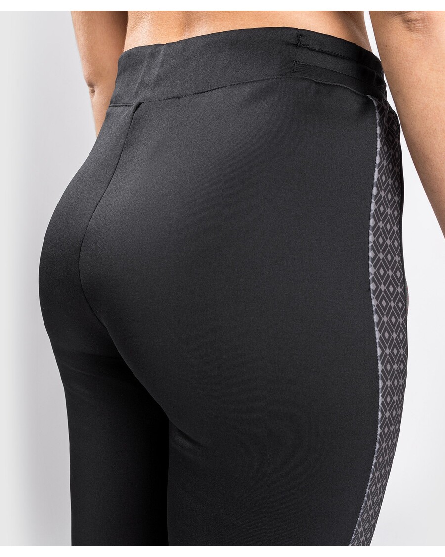 UFC VENUM パフォーマンス インスティテュート ジョガー - 女性用 - ブラック/レッド