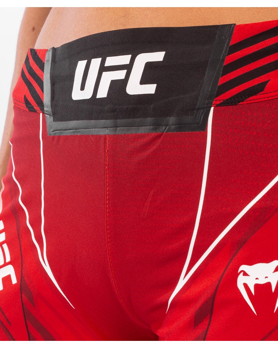 UFC VENUM オーセンティック ファイト ナイト 女性用ショーツ - ロングフィット - レッド
