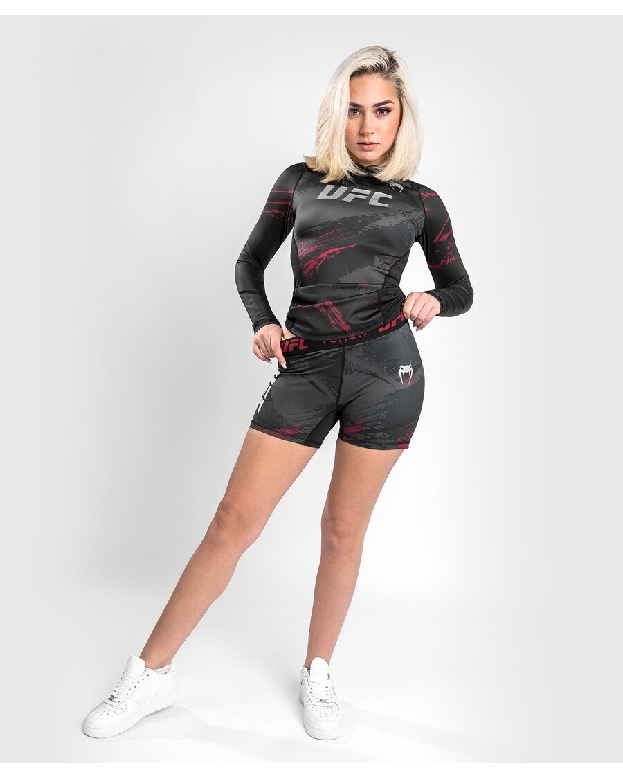 شورت UFC Venum Authentic Fight Week 2.0 للسيدات - أسود/أحمر