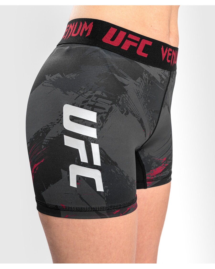 شورت UFC Venum Authentic Fight Week 2.0 للسيدات - أسود/أحمر