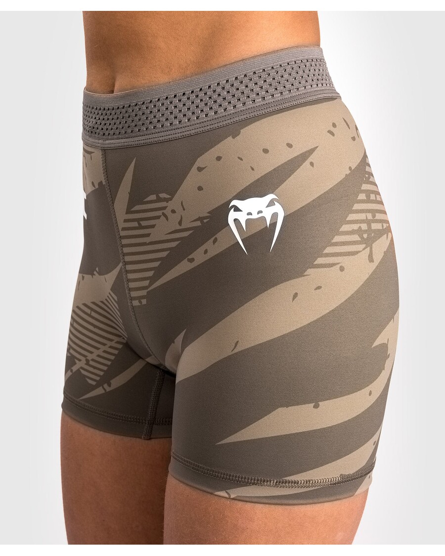 شورت UFC Adrenaline By Venum Fight Week النسائي فالي تودو قصير - مموه صحراوي