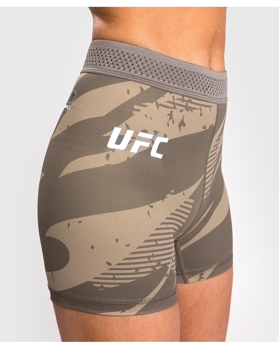 شورت UFC Adrenaline By Venum Fight Week النسائي فالي تودو قصير - مموه صحراوي
