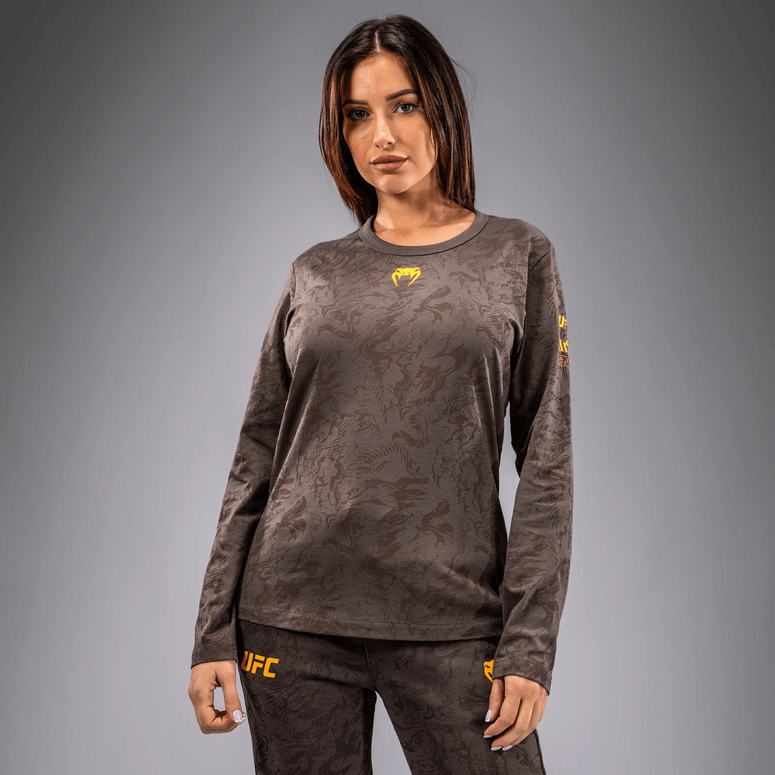 تي شيرت قطن بأكمام طويلة للنساء من Ufc Fusion بواسطة Venum - بني ترابي
