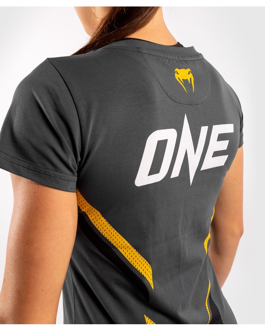 חולצת טי Venum One Fc Impact - לנשים - אפור/צהוב