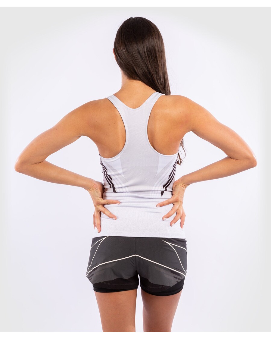 Ufc Venum Authentic Fight Night טנק מצויד לנשים עם חזיית מדף - לבן