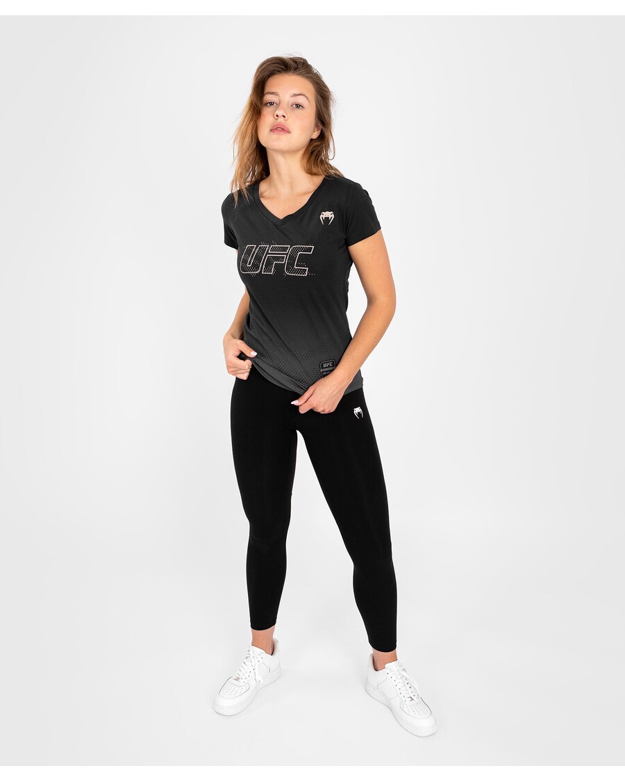 Ufc Venum Authentic Fight Week חולצת טי לנשים עם שרוולים קצרים - שחורה