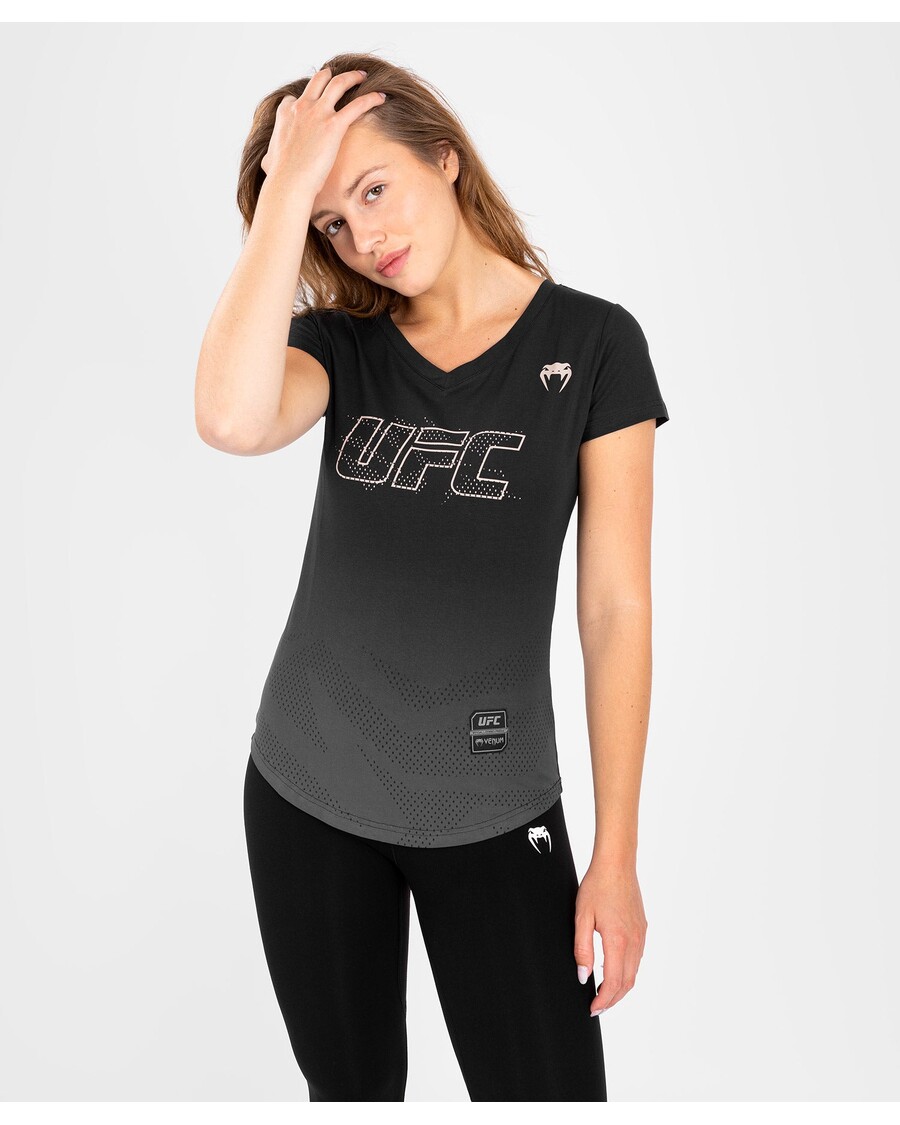 Ufc Venum Authentic Fight Week חולצת טי לנשים עם שרוולים קצרים - שחורה