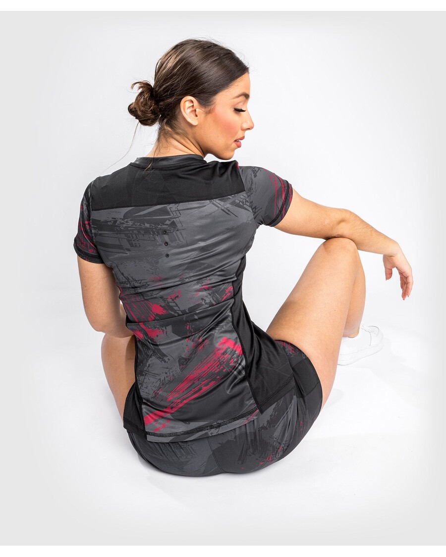 UFC ヴェナム オーセンティック ファイト ウィーク 2.0 ドライ テック T シャツ - 女性用 - ブラック/レッド