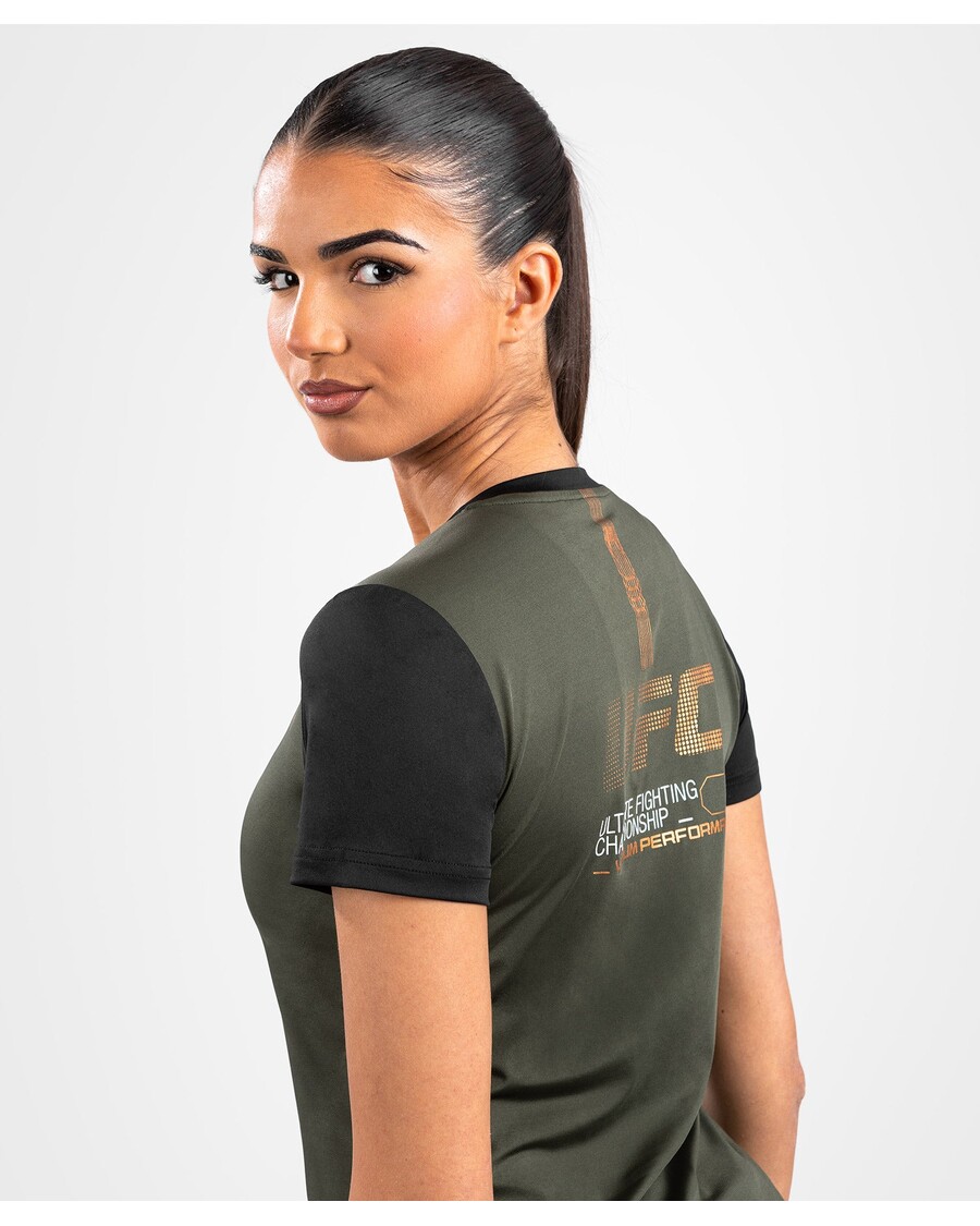 Ufc Adrenaline מאת Venum Fight Week חולצת טריקו טכנולוגית יבשה לנשים - חאקי/ברונזה