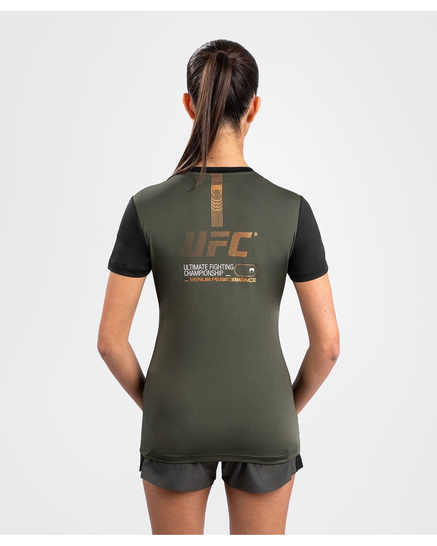 Ufc Adrenaline מאת Venum Fight Week חולצת טריקו טכנולוגית יבשה לנשים - חאקי/ברונזה
