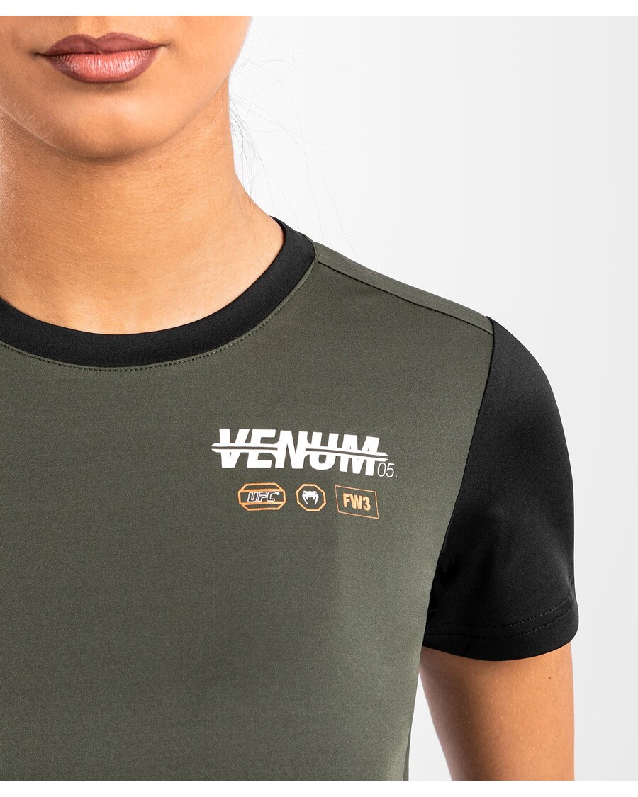 Ufc Adrenaline מאת Venum Fight Week חולצת טריקו טכנולוגית יבשה לנשים - חאקי/ברונזה