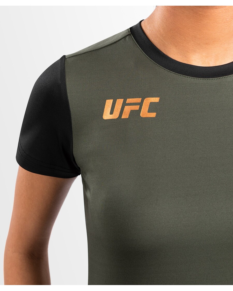 Ufc Adrenaline מאת Venum Fight Week חולצת טריקו טכנולוגית יבשה לנשים - חאקי/ברונזה