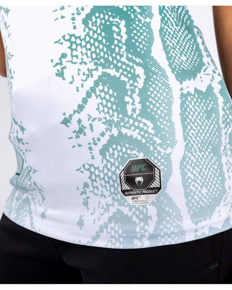 Ufc Adrenaline By Venum מותאם אישית אותנטי קרב ליל חולצה לנשים - מהדורת אמרלד - לבן/ירוק