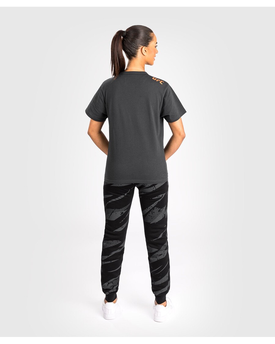 Ufc Adrenaline מאת Venum Fight Week חולצת טריקו כותנה עם שרוולים קצרים לנשים - אפור פחם