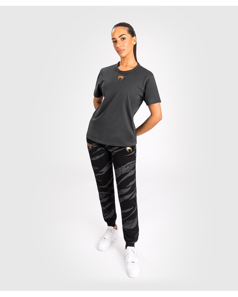 Ufc Adrenaline מאת Venum Fight Week חולצת טריקו כותנה עם שרוולים קצרים לנשים - אפור פחם