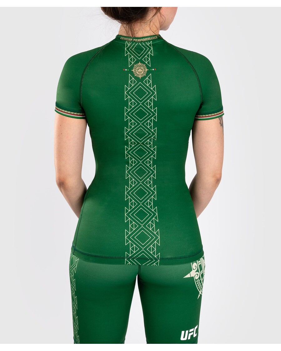 Noche Ufc By Venum オーセンティック ファイト ナイト 女性用パフォーマンス半袖ラッシュガード - グリーン